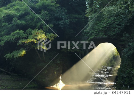 千葉県 濃溝の滝からの光 千葉県 濃溝の滝からの光 34247911
