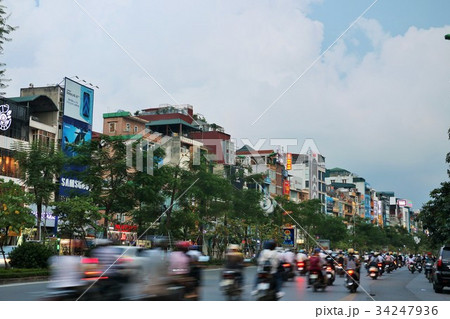 ベトナム ハノイ 夕方のバイクたち ベトナム ハノイ 夕方のバイクたち 34247936