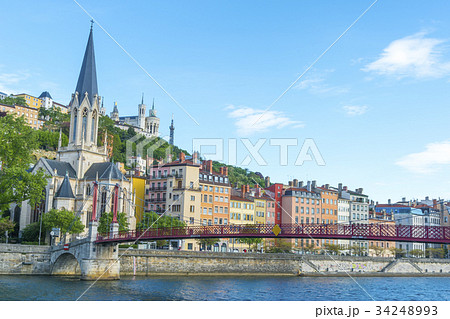 リヨンのソーヌ川沿いの街並 34248993