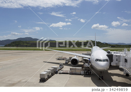 長崎空港と旅客機 34249859