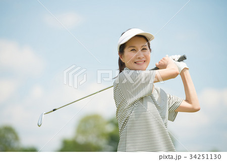ゴルフ ミドル 夫婦 スポーツ ゴルフ場 イメージ ゴルフ ミドル 夫婦 スポーツ ゴルフ場 イメージ 34251130