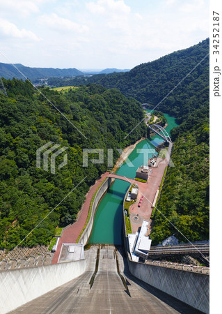 【ダム湖100選】宮ヶ瀬ダム堰堤からの風景(宮ヶ瀬湖) 【ダム湖100選】宮ヶ瀬ダム堰堤からの風景(宮ヶ瀬湖) 34252187