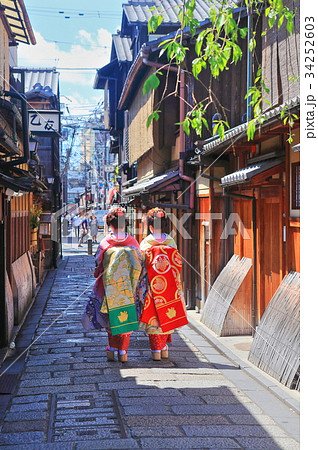 祇園巽橋と舞妓さん 34252603
