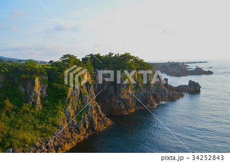 尖閣湾(佐渡島/新潟県佐渡市姫津・北狄) 尖閣湾(佐渡島/新潟県佐渡市姫津・北狄) 34252843