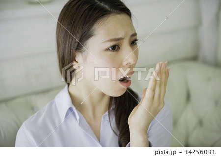 息と女性 34256031