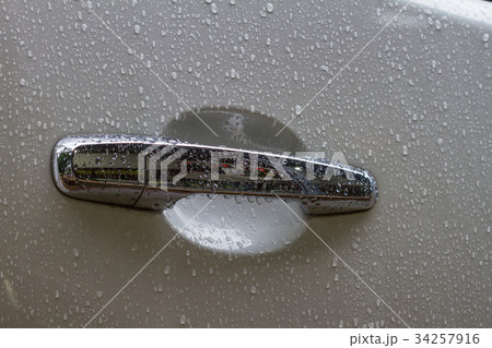 car door handle with drop water 34257916