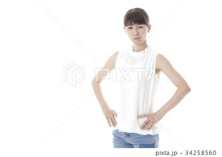 怒っている若い女性 怒っている若い女性 34258560
