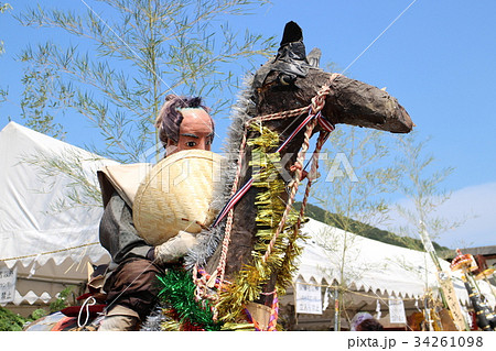 裸馬にのせられた武士 裸馬にのせられた武士 34261098