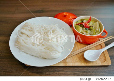 タイ料理、カノムチム（タイのそうめん）とグリーンカレー 34262217
