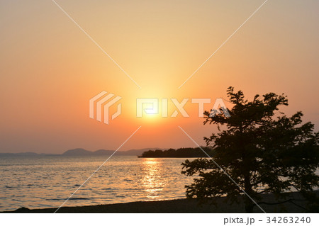 湖畔の夕日 34263240