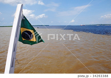 世界最大の大河アマゾン河クルーズ、２河川合流点 34263388