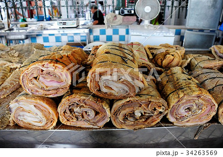 アマゾンの中心地マナウスの中央市場（アドウフォ・リスボア市場）魚屋 34263569