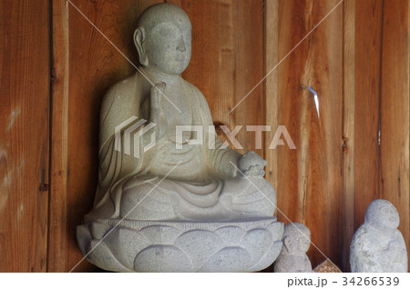 信州の文化財 名工 守屋貞治の石仏 延命地蔵菩薩像 右俯瞰横(長野県塩尻市奈良井長泉寺) 信州の文化財 名工 守屋貞治の石仏 延命地蔵菩薩像 右俯瞰横(長野県塩尻市奈良井長泉寺) 34266539