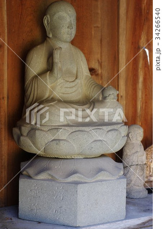 信州の文化財 名工 守屋貞治の石仏 延命地蔵菩薩像 右俯瞰縦(長野県塩尻市奈良井長泉寺) 信州の文化財 名工 守屋貞治の石仏 延命地蔵菩薩像 右俯瞰縦(長野県塩尻市奈良井長泉寺) 34266540