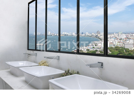 Reflect Pattaya cityscapeview in bathroom mirror 34269008