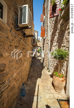 Narrow street in Budva. 34269617
