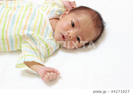 新生児　生後10日 34271027