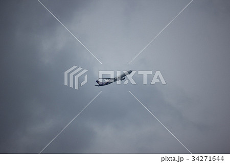 HS-TBG Airbus A330-300 of Thaiairway TG111 34271644