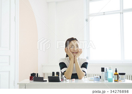 ローション 頬 ほお 34276898