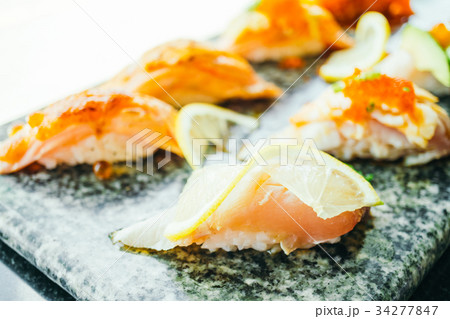 Nigiri sushi 34277847