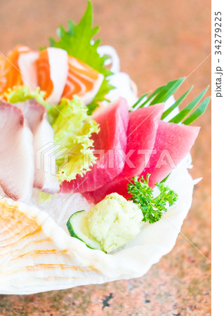 Raw and fresh sashimi 34279225