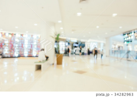 Abstract blur with bokeh and defocused shopping mall Abstract blur with bokeh and defocused shopping mall 34282963