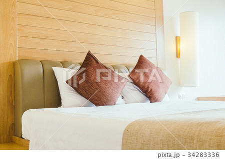 Pillow on bed Pillow on bed 34283336