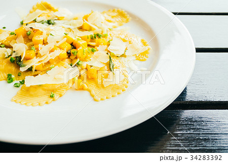 Ravioli pasta with pumpkin and cheese 34283392
