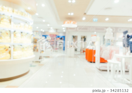 Abstract blur with bokeh and defocused shopping mall Abstract blur with bokeh and defocused shopping mall 34285132