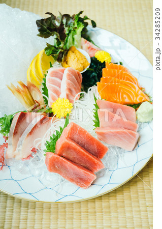 Raw and fresh sashimi fish meat 34285209