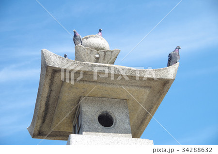 公園の石灯籠 34288632