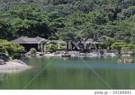 栗林公園、南湖周遊の和船と掬月亭 栗林公園、南湖周遊の和船と掬月亭 34288891