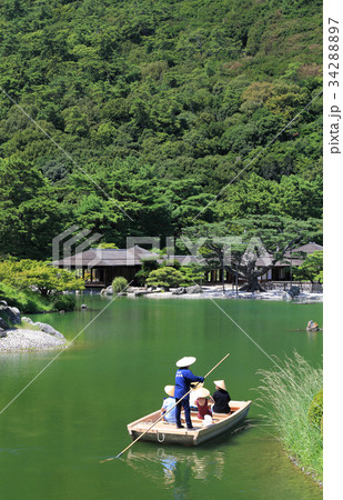 栗林公園、南湖周遊の和船と掬月亭 栗林公園、南湖周遊の和船と掬月亭 34288897
