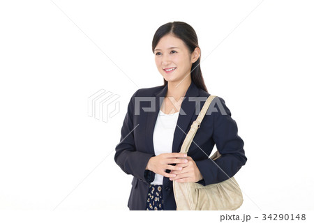 ショルダーバッグを持つ女性の写真素材