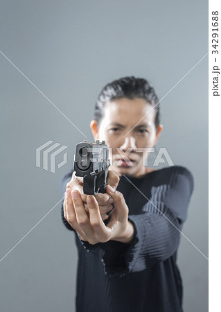 Portraits serious Asian Woman in position ready to shoot. 34291688