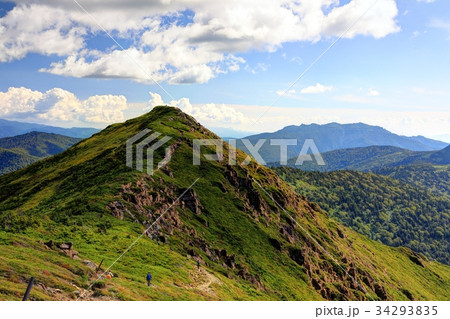 至仏山稜線から見る小至仏山と上州武尊山 34293835