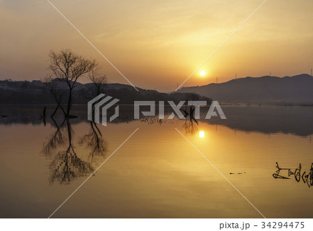 慶南 銅板貯水池 日の出 34294475