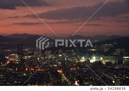 薄暮の広島市街(黄金山からの眺め) 薄暮の広島市街(黄金山からの眺め) 34298636