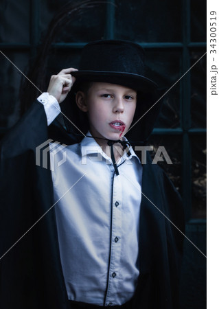 Elegant vampire in a hat Elegant vampire in a hat 34300519