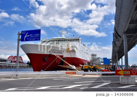 神戸三宮フェリーターミナルに停泊する「みやざきエキスプレス」 34300606