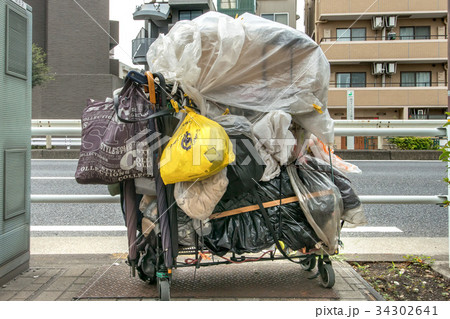 ホームレスの荷物 ホームレスの荷物 34302641