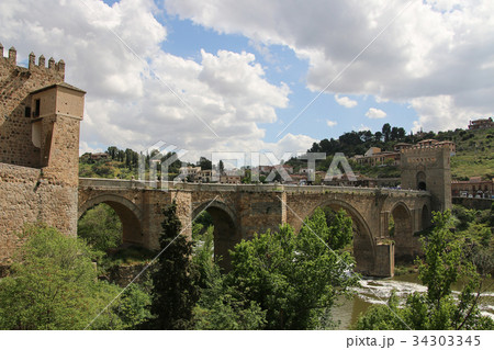 Toledo. Spain. San Martin's Bridge.  34303345