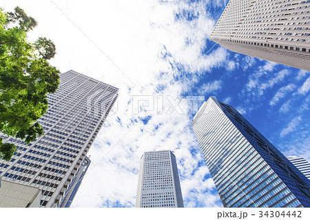 オフィス街の高層ビル群 34304442