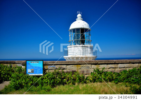 丹後半島　遊歩道から見下ろす位置にある経ヶ岬灯台（１） 34304991