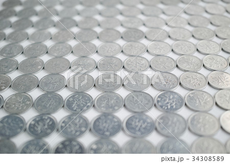 敷き詰めた一円玉　表　f/2.8で撮影 34308589