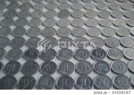 敷き詰めた一円玉　裏　f/2.8で撮影 34308597