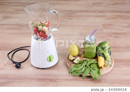 Mason jar of dietary drink with broccoli, spinach 34309428