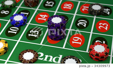 ルーレットテーブルに賭けられたカジノチップ イメージのイラスト素材