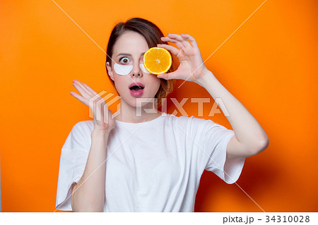 Woman using eye patch for her eyes 34310028