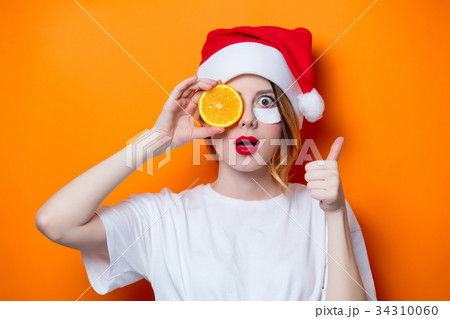 Woman using eye patch for her eyes  34310060